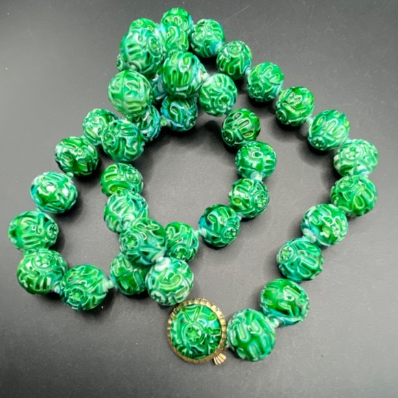 Vintage Hong Kong Vintage Green Acrylic Textured Beads Covered Gold Tone Slider - Picture 6 of 10